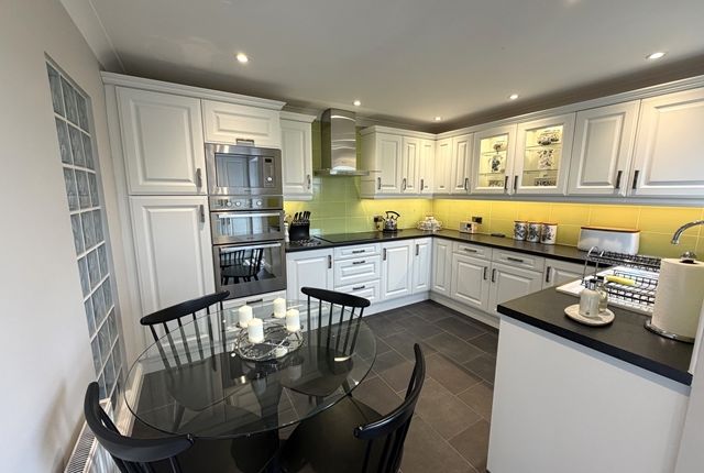 6, Bhutan Close Devon, Honiton photo 2