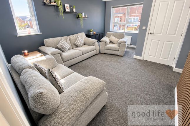 28 Sealand Close, Ryhope, Sunderland photo 3
