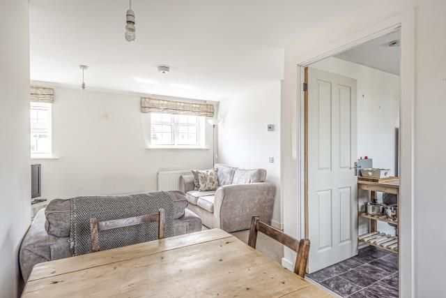 17, Woodford Way, Witney photo 4