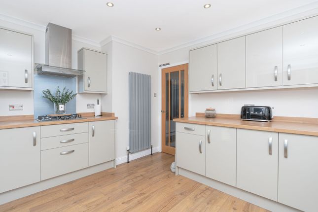 15, Glenfield Road, Cowdenbeath photo 4