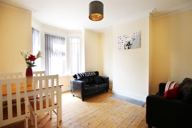 Room 4, 14, Whitworth Road, Northampton photo 2