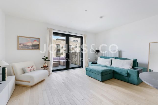 Apartment 33 Calville House, 4 Ronalds Road, Brentford photo 2