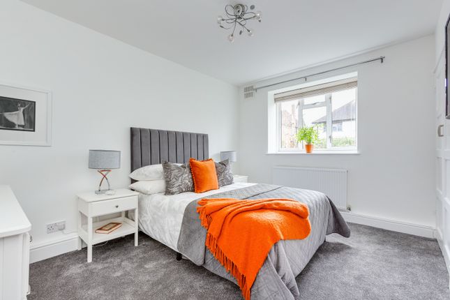 Flat for sale in St. Albans Avenue, Acton Green
