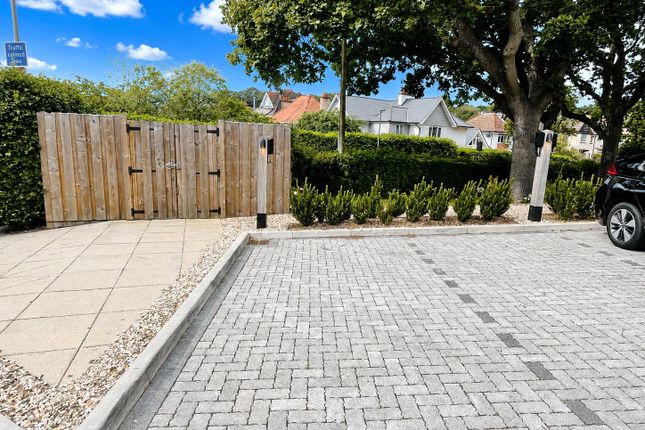 Flat 7, MAIA, 31, Danecourt Road, Dorset photo 4