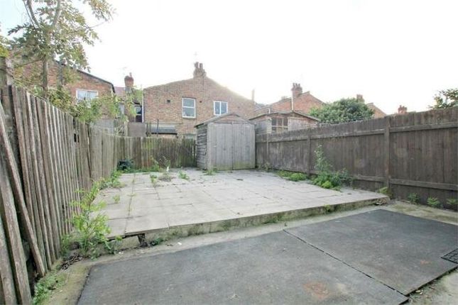 Terraced house to rent in Chapter Road, London