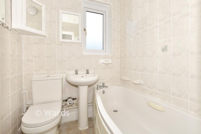 7, Chestnut Avenue, Canterbury photo 4