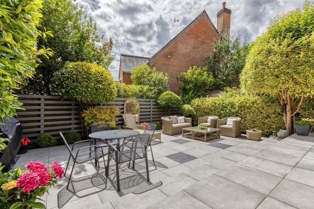 11, Sandy Lane, Virginia Water photo 3