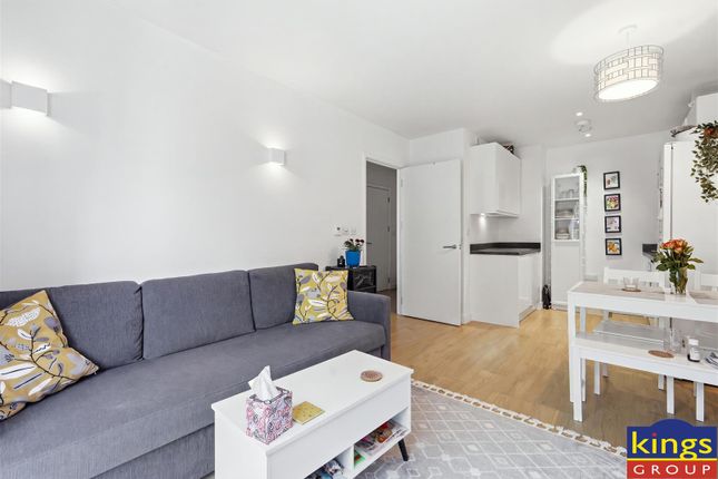 Flat 5, 47, Gainsford Road, London photo 4