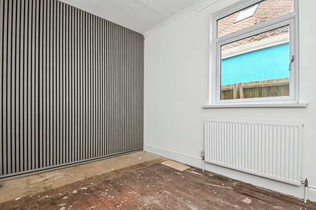 12, Golf Green Road, Clacton-on-Sea photo 4