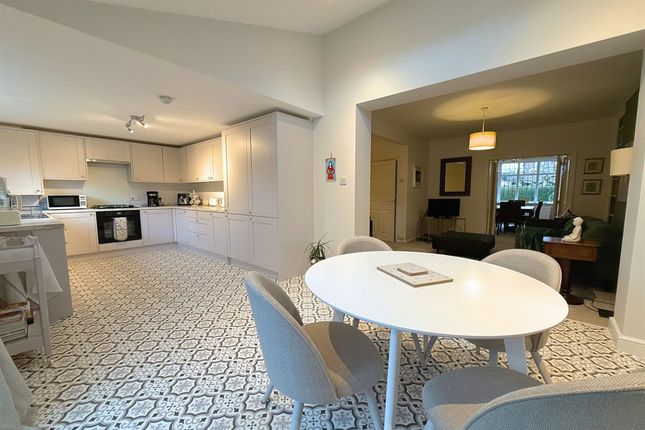 14 Leith Road, Sale photo 4