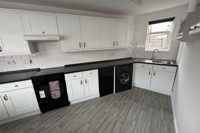 18, Newteswell Drive, Waltham Abbey photo 4