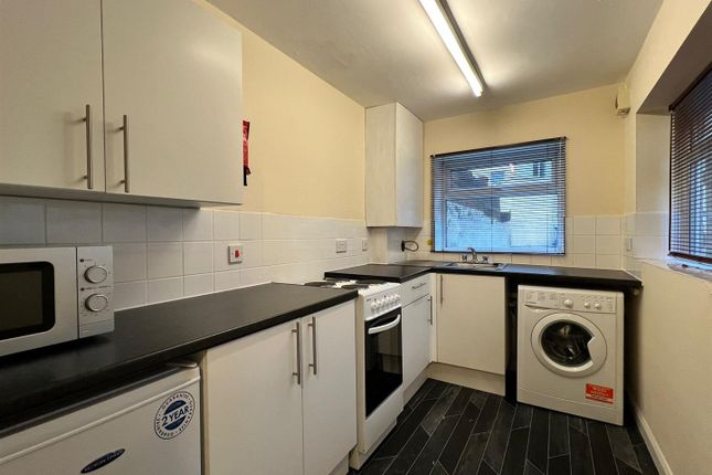 2, Queens Terrace, Scarborough photo 3