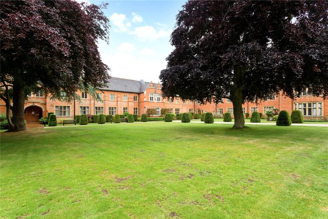 Thumbnail Flat for sale in Abbey Gardens, Reading