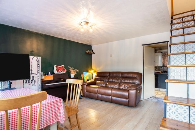 17, Picton Close, Salford photo 4