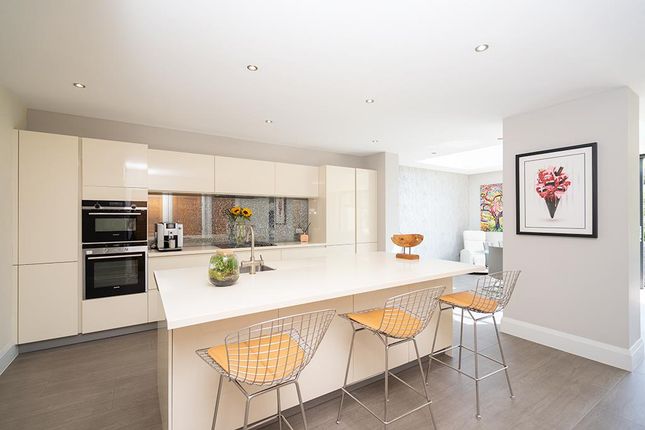 17, Tawny Avenue, Upminster photo 5