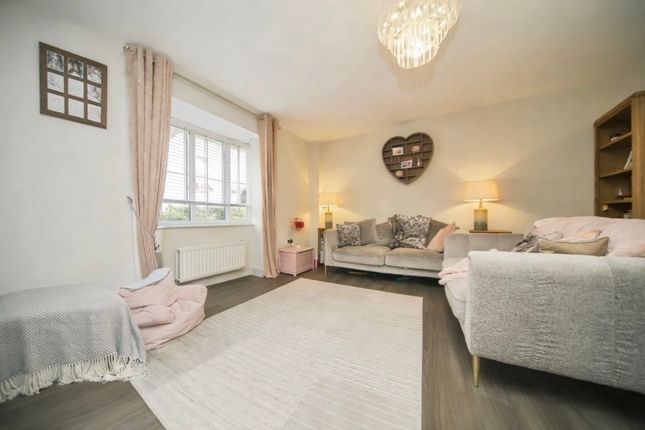 98, Egret Drive, STOWMARKET photo 3
