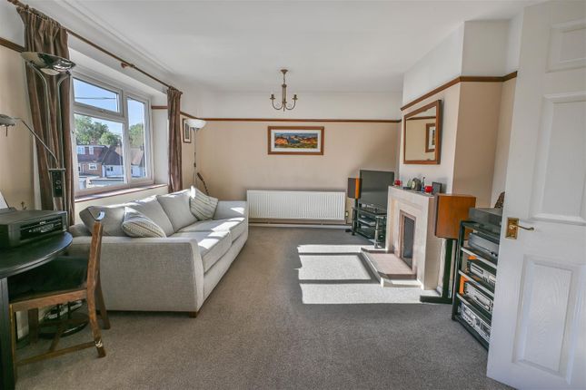28, Bardeswell Close, Brentwood photo 4