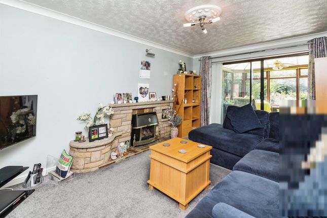 7, Seavert Close, Lowestoft photo 3