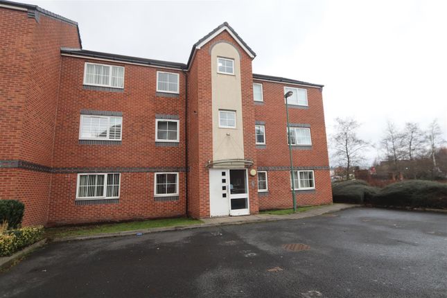 Flat to rent in Waterfront Way, Walsall