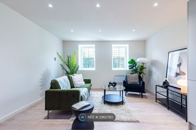 Flat, Victoria St, Newark photo 3