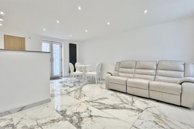 Hope Cottage, 31 Kirby Road, Walton-on-the-Naze photo 3