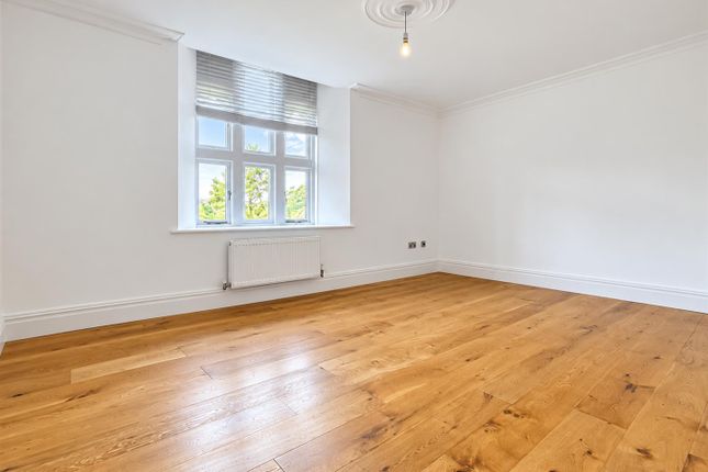 Flat, 68, Cleeve Court, Main Road, Cleeve photo 5
