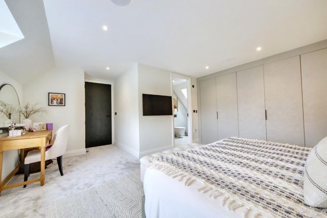 Master Bedroom (1).Jpg