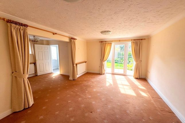 27, Millfield Close, Stratford-upon-Avon photo 2