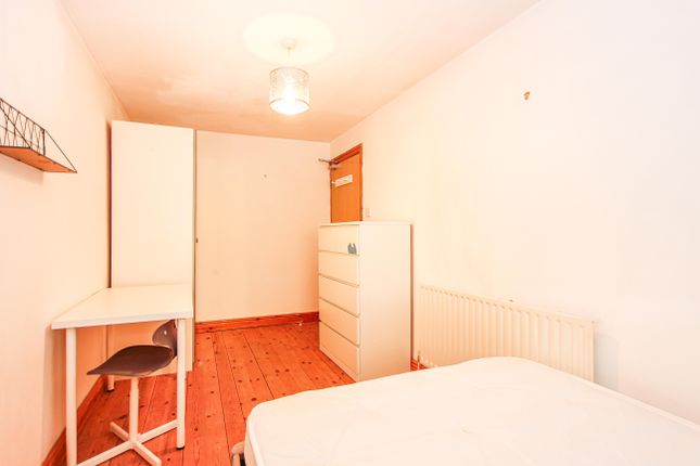 Room to rent in Room 2, Eltham Road, West Bridgford