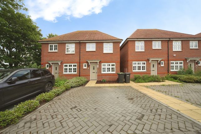 209, Armstrong Road, Luton photo 2