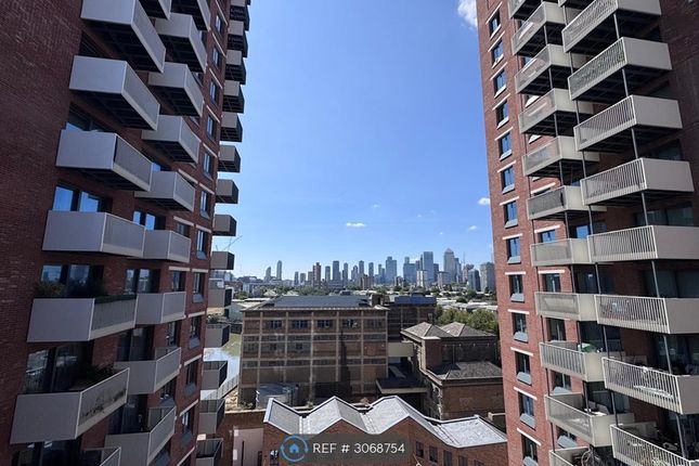 Apt  River Apartments, Gillender St, London photo 5