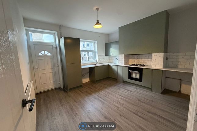 Woodhall Terrace, Bradford photo 4