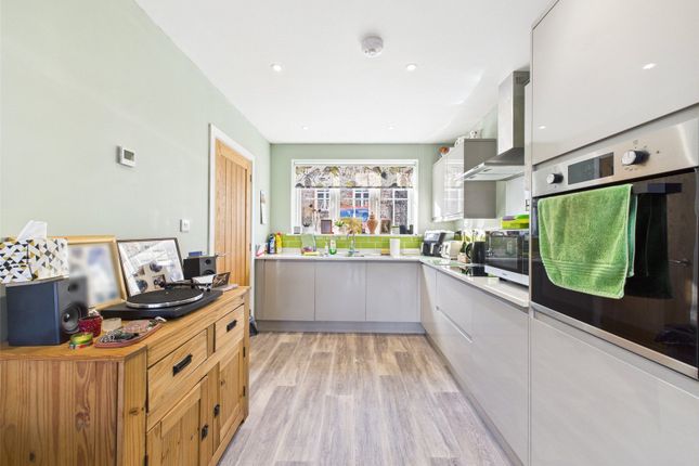4, Belle Vue Close, Devon photo 4