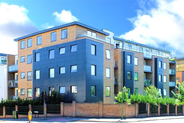 2-bed flat on Flat 2,, Belgravia Mansions, Camberley, £167,000