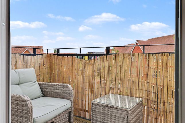Flat 9, 2 Alderson Grove, Walton-On-Thames photo 4