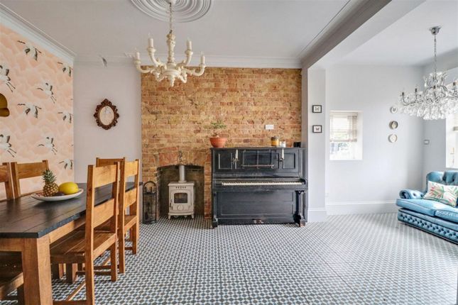 409, Westborough Road Westcliff-on-sea Essex, Westcliff-on-sea photo 4