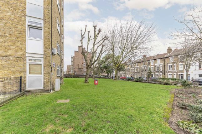 Flat 1, Ibberton House, Meadow Road, London photo 4
