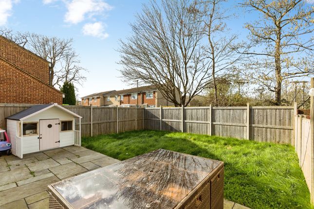 77, Kingsley Road, Horley photo 2