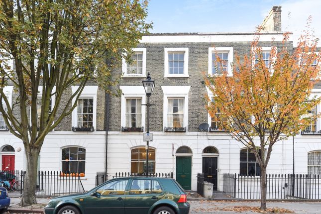Flat to rent in Danbury Street, London