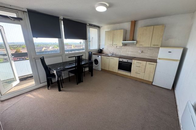 43, Yellowpine Way, Hainault photo 4