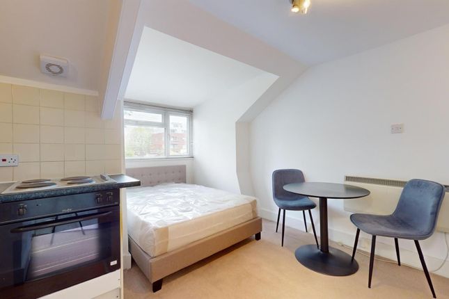 Thumbnail Studio to rent in Russell Road, London