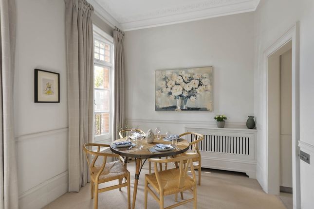 Flat 2, 27, Tite Street, London photo 4