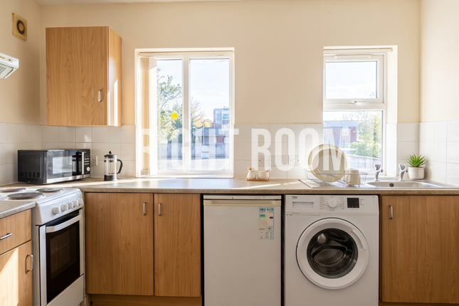 Flat 2, Osborne Road, Southsea photo 4