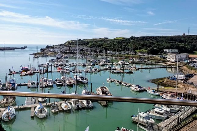 52, Falaise, West Quay, NEWHAVEN photo 2