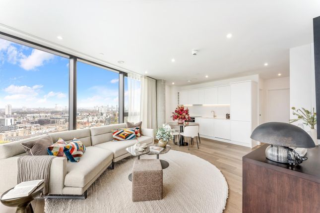 Thumbnail Flat for sale in Vetro, Canary Wharf, London