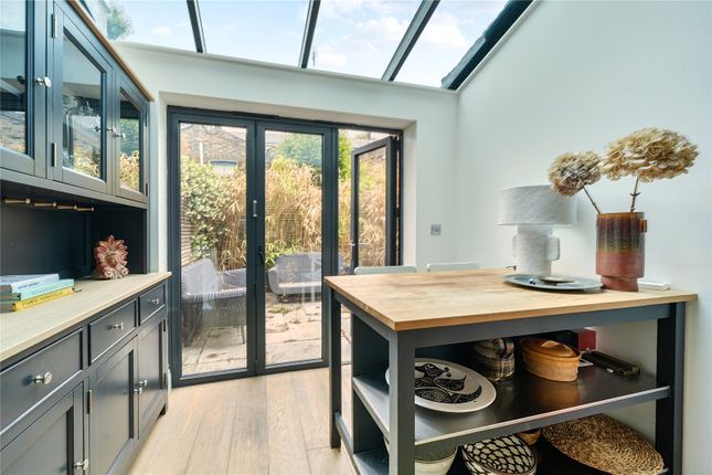 36, Quilter Street, London photo 4