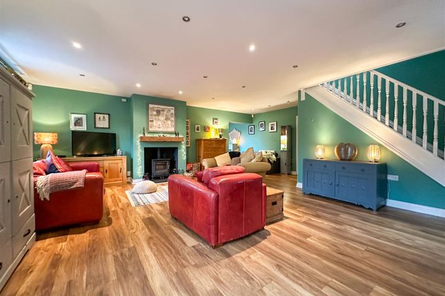 30, Spinney Close, Stoke-On-Trent photo 4