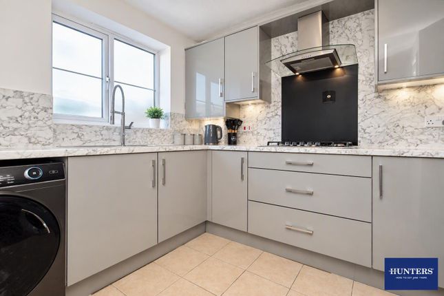35, Thornroyd Drive, Bradford photo 4