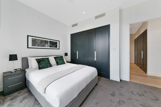 Flat to rent in Corson House, London City Island, London