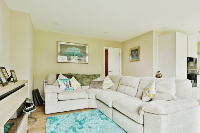Flat for sale in The Glass House, 75 Queens Dock Avenue, Hull